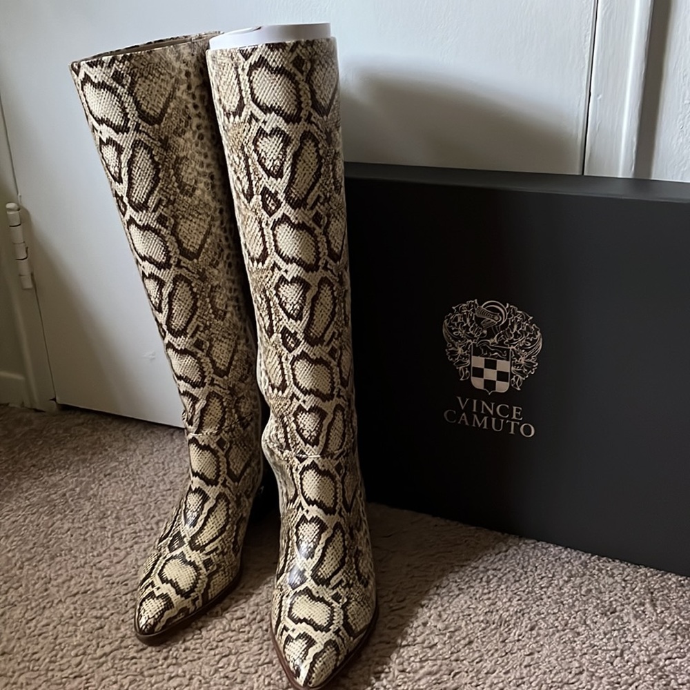 Vince Camuto Beaanna Natural Reptile Boot Size 7.5 (EUC)